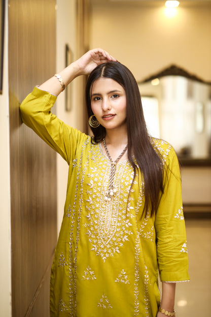 Zard Zeenat- Olive Green Gotta Embellished 3-Piece Suit with Tie-Dye Dupatta